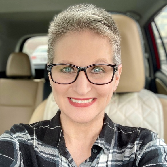 Meet your Posher, Christine - Picture 1 of 8